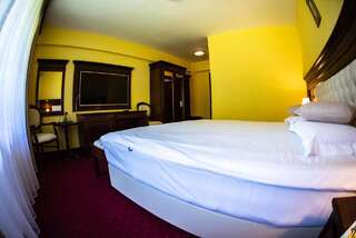 Отель Hotel Trei Brazi Бэи­ле-Олэ­неш­ти Двухместный номер с 1 кроватью или 2 отдельными кроватями-26